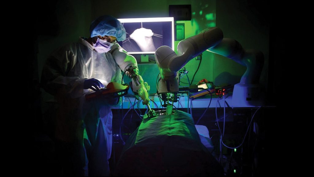 רובוטים מככבים בחדר הניתוח : האם אנו מתקרבים לניתוח ללא מגע יד אדם?